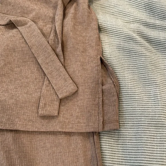 Brown Sleeveless Top and Pants Set - Picture 3 of 6